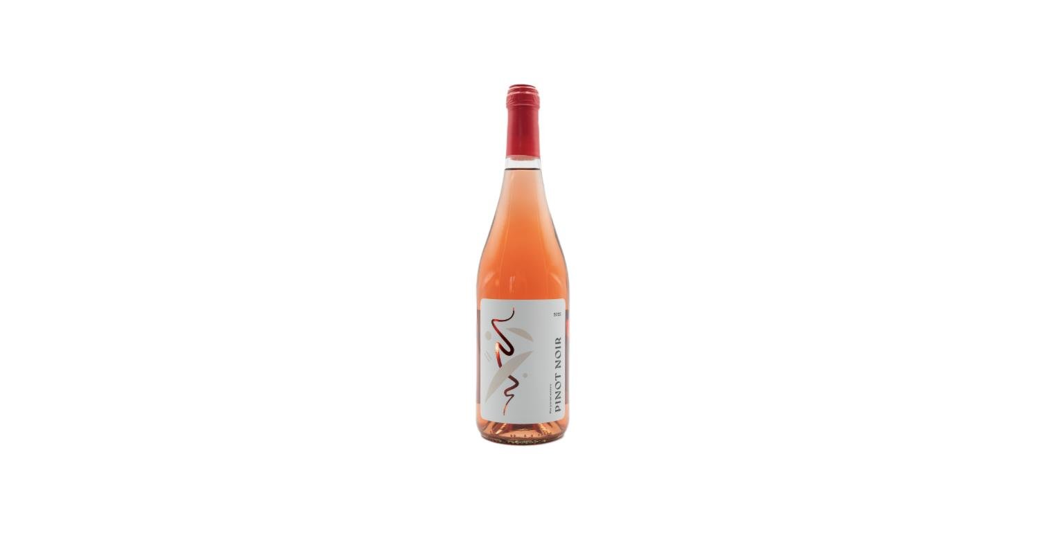 Pinot Noir – wino różowe wytrawne, Winnica Dolina Drwęcy Butelka wina Pinot Noir, wino różowe wytrawne od Winnicy Dolina Drwęcy